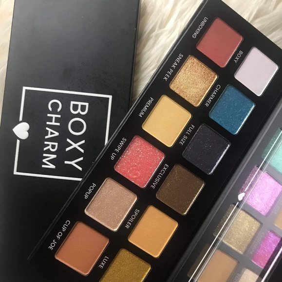 Eyeshadow Palette - Picture 3 of 3